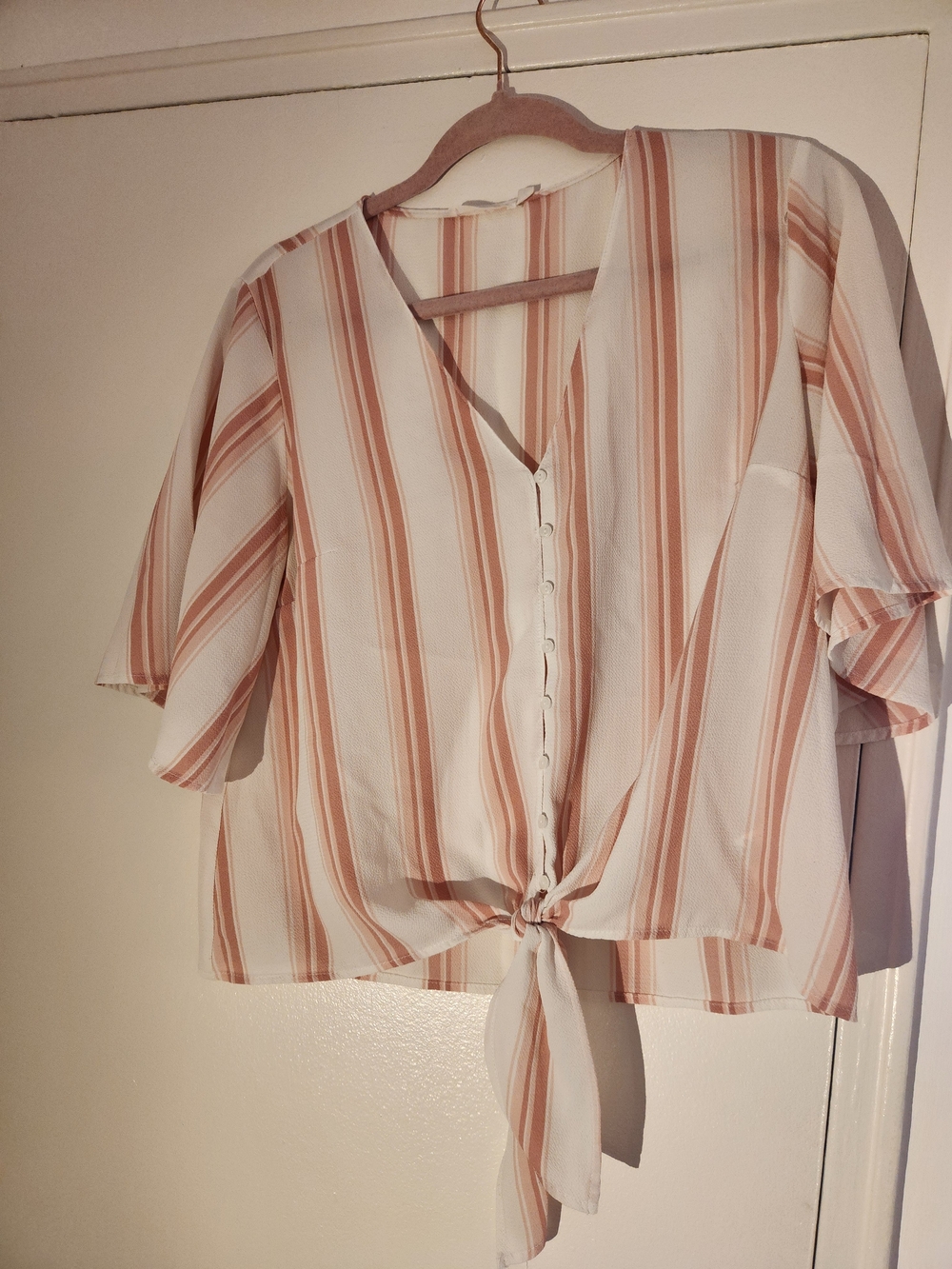 Womenโs Striped Tie-Front Button Top - White & Tan